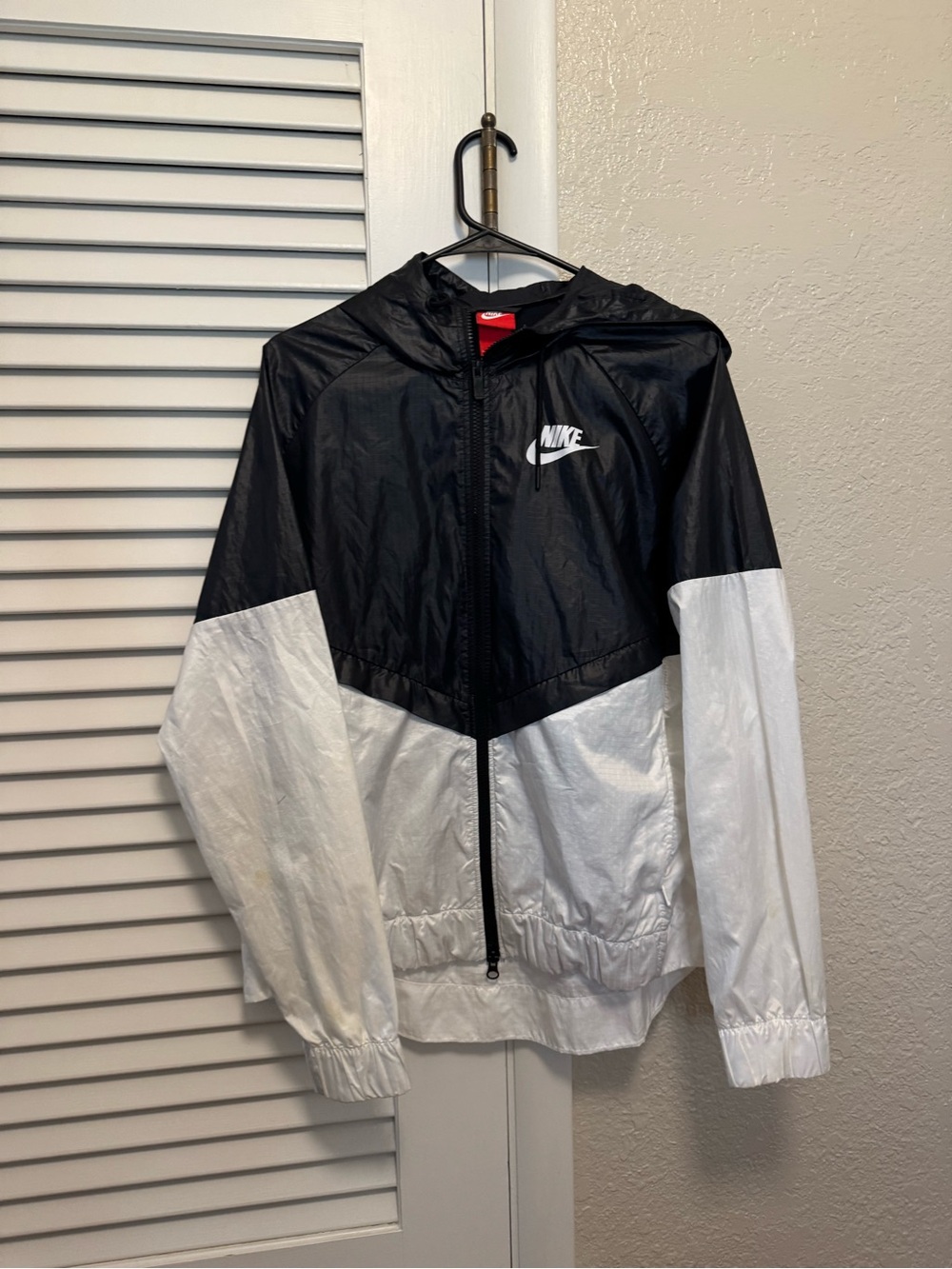 Nike - Black and White Colorblock Hooded Windbreaker Jacket